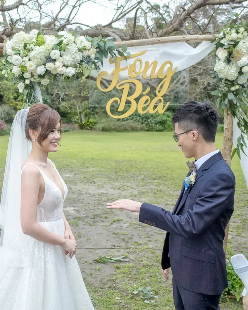 納美花園婚禮中新人交戒置中的重裁封面