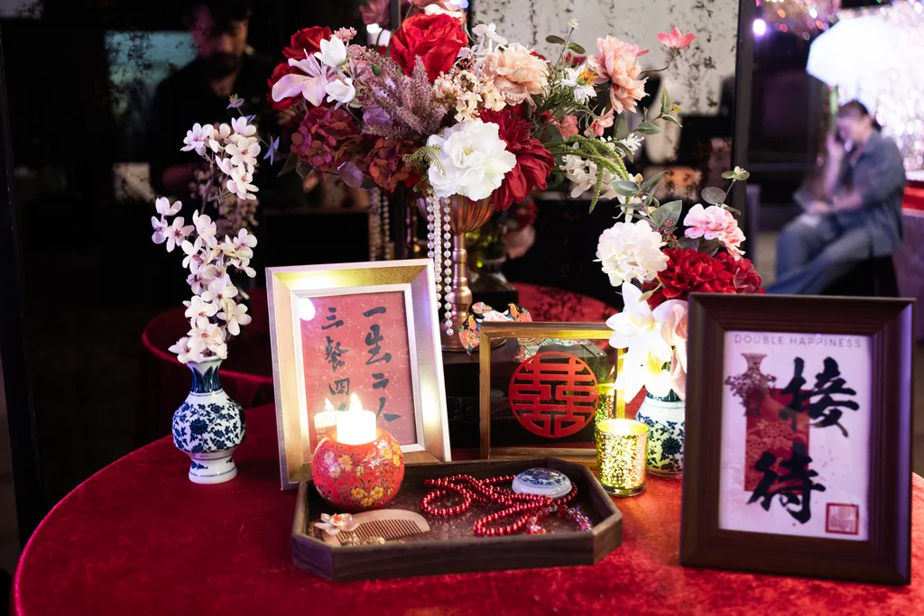 新中式-鳳來儀相簿桌——一生一人字框、囍字與花藝