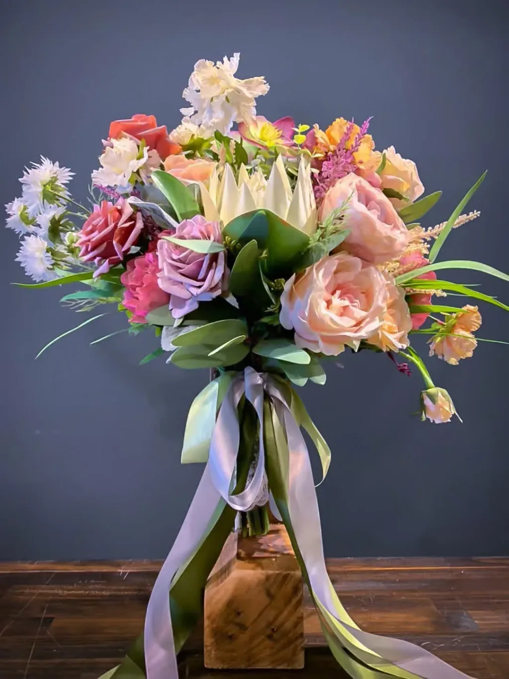 粉色系手綁花束
