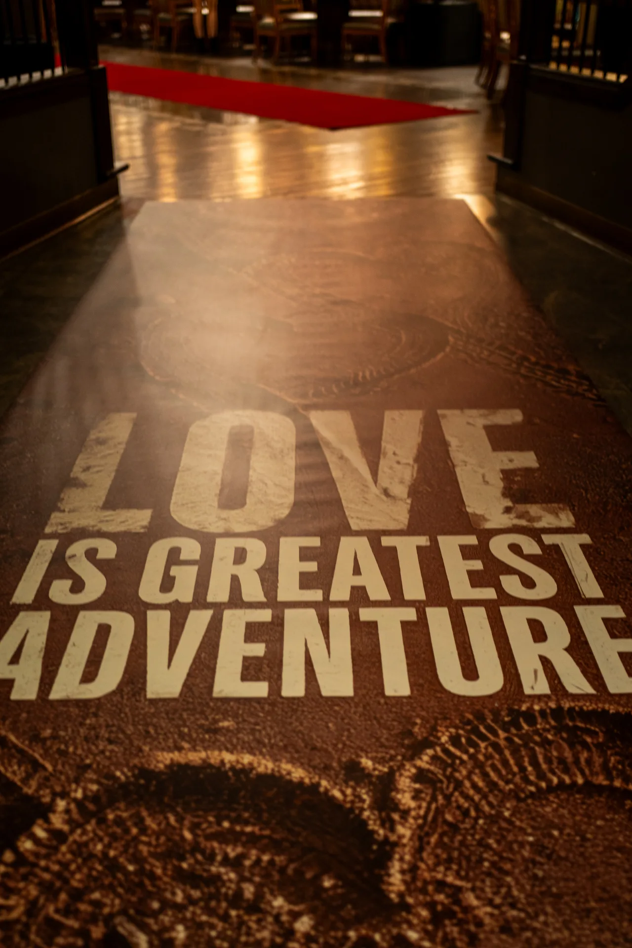 LOVE IS GREATEST ADVENTURE 走道地貼